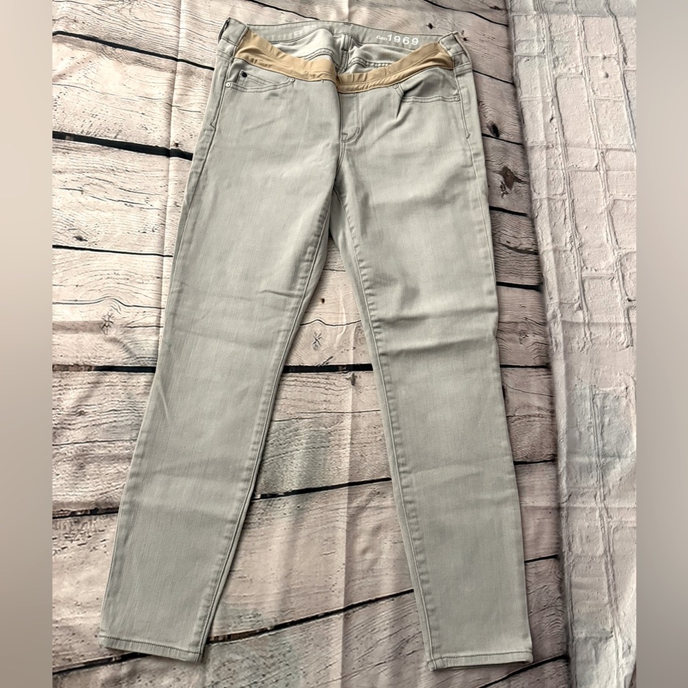 GAP maternity 1969 legging/jeans size 30